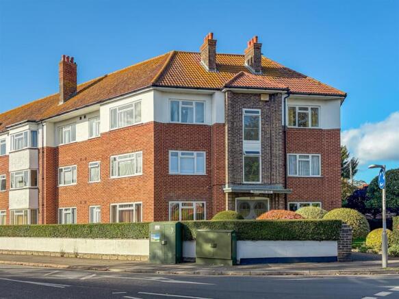2-bed flat on West Court, Bridport, £185,000