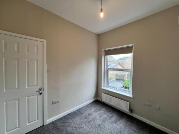 2 bed Terraced to rent Image 8