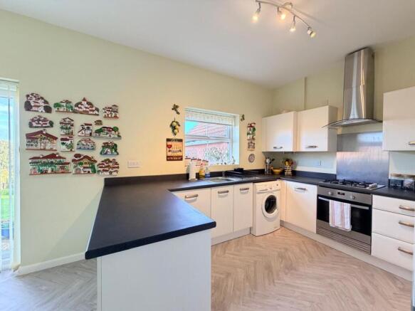3 bed Detached Bungalow for sale Image 4