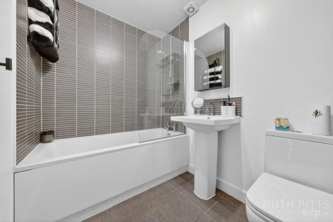 4 bed Town House for sale Image 12