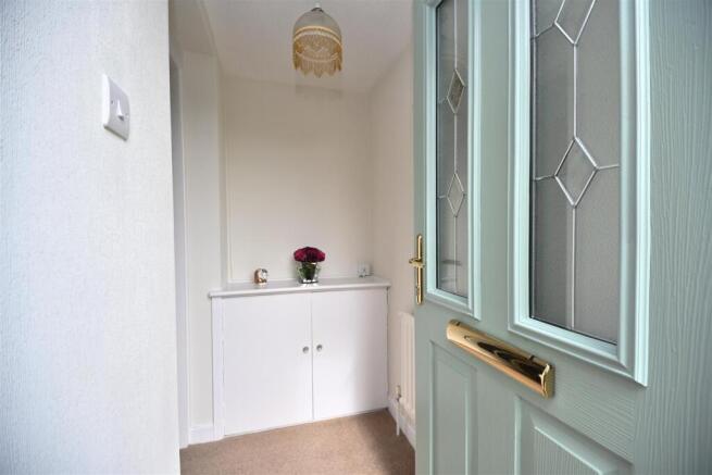 38 Thames Avenue Entrance Porch.JPG