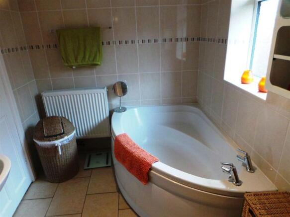 luxury bathroom /...