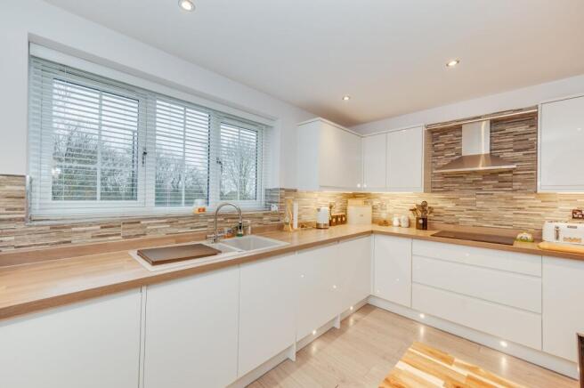 KITCHEN/DINER AND LOUNGE