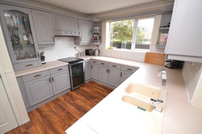 FITTED KITCHEN