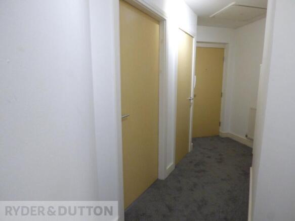 2 bed Apartment to rent Image 12