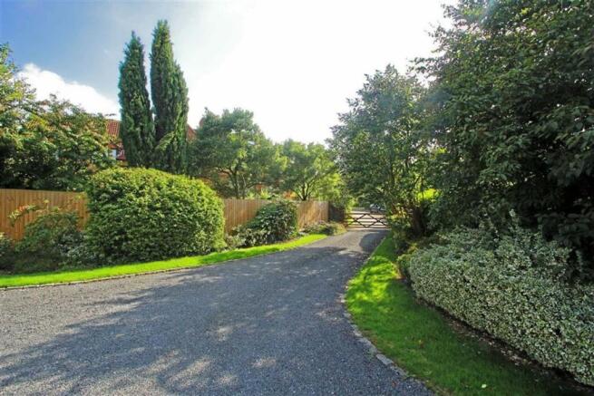 FRONT GARDEN