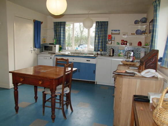 kitchen/breakfast...