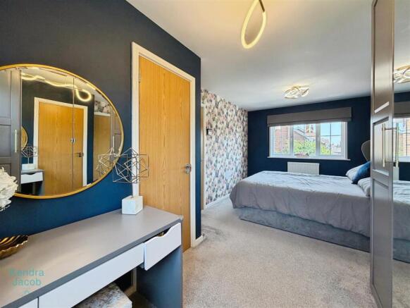 4 bed Detached for sale Image 12