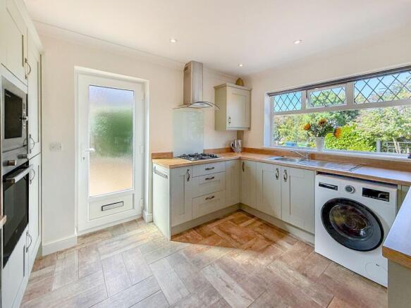 4 bed Detached for sale Image 5