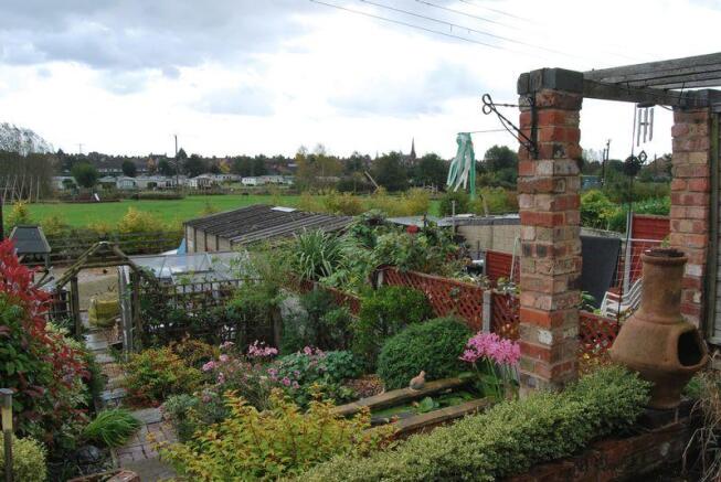 Garden and Vie...