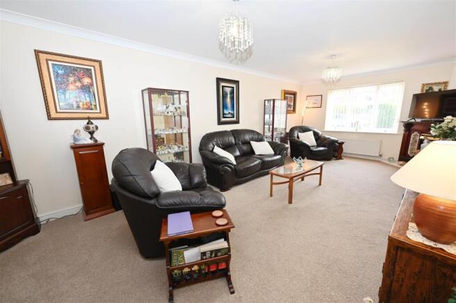 4 bed Detached for sale Image 4