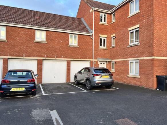 Garage & Parking