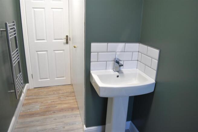 2 bed Flat to rent Image 9
