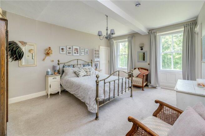 6 bed Detached for sale Image 8
