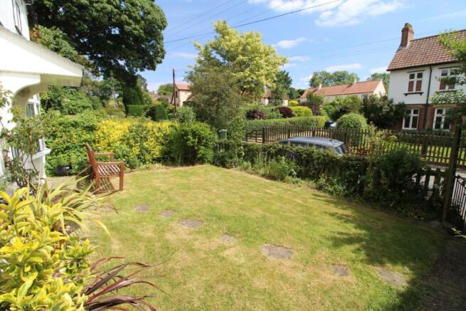 FRONT GARDEN