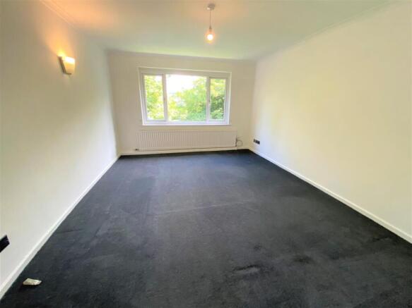 2 bed Flat to rent Image 4