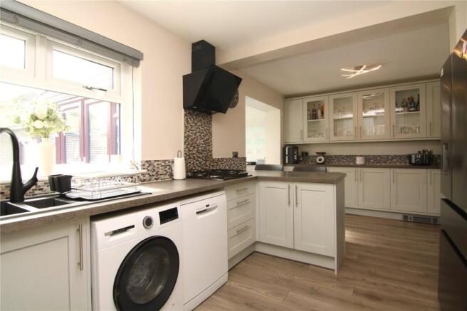 3 bed Semi-Detached for sale Image 6