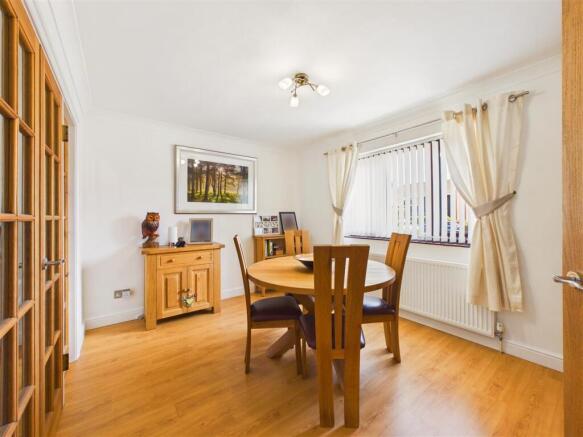 4 bed Detached for sale Image 8