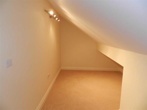 DRESSING AREA/STUDY 