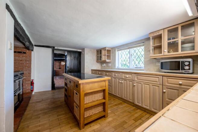 4 bed Detached for sale Image 12