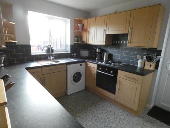 FITTED KITCHEN