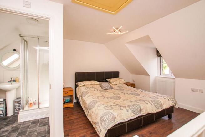 Master Bedroom & En-