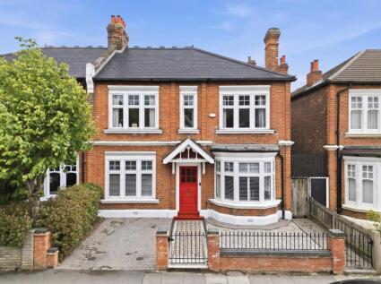 Wanstead Park Avenue, Aldersbrook