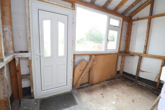 2 bed Terraced to rent Image 4