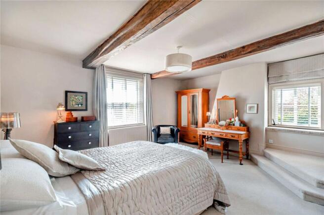 5 bed Detached for sale Image 9