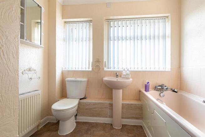 Gibbons Road bathroom.jpg