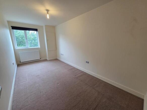 2 bed Apartment to rent Image 4