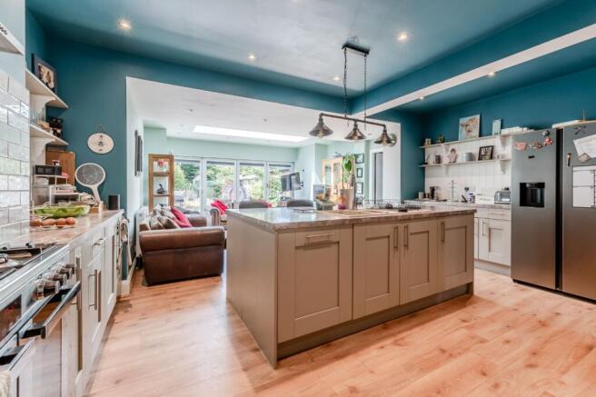 4 bed Semi-Detached for sale Image 4
