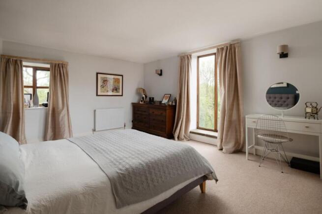 5 bed Detached for sale Image 12