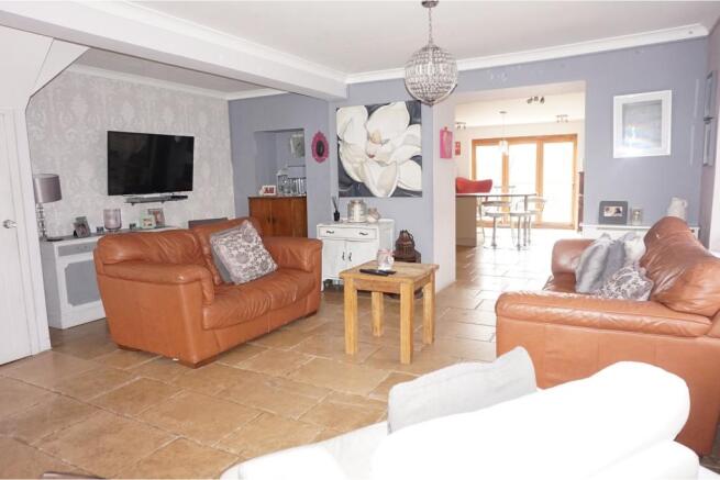 Lounge/Dining Room