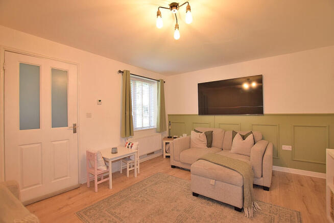 3 bed Detached to rent Image 4