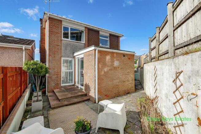 Gardens, Driveway, Garage & Roof Terrace