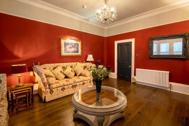 6 bed House to rent Image 9