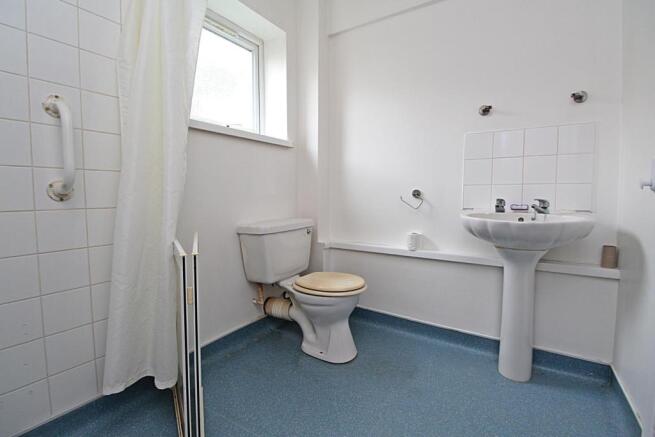 Shower Room (2).JPG