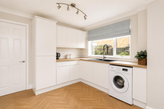 3 bed Semi-Detached for sale Image 7