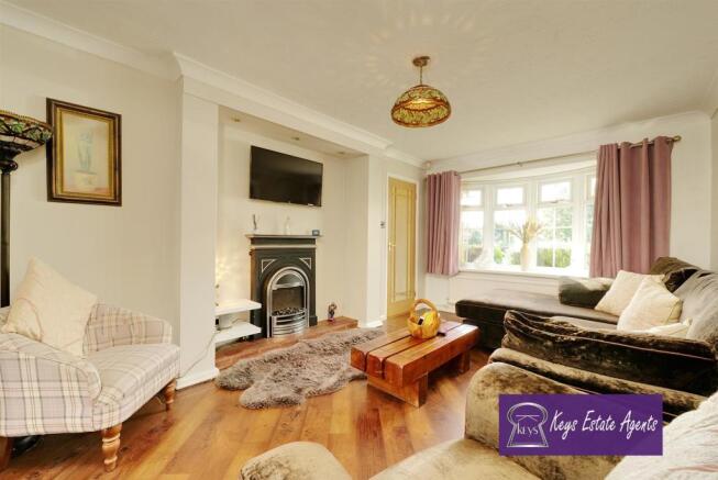 OPEN PLAN LOUNGE & DINING AREA