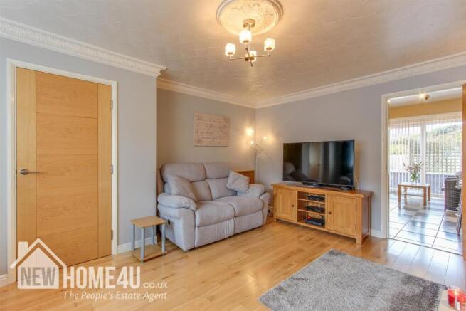 LOUNGE: