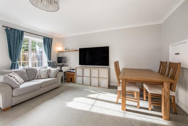 Chalcraft Close, Liphook photo 4