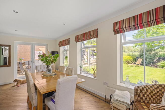 4 bed Detached for sale Image 11