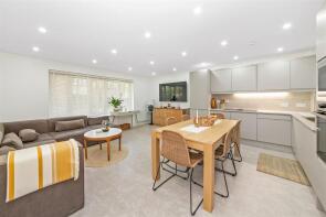 129, Linwood Close, London SE5 8UY