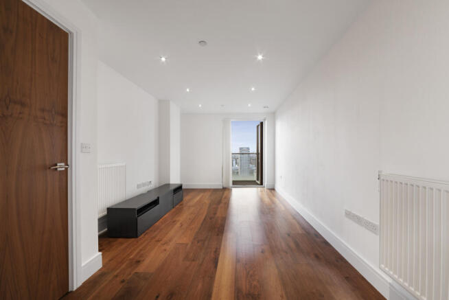 1-bed flat on Duckman Tower, Canary Wharf, E14, £380,000