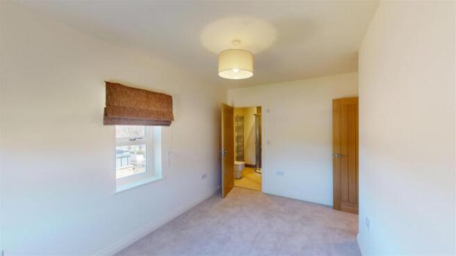 4 bed Semi-Detached to rent Image 12