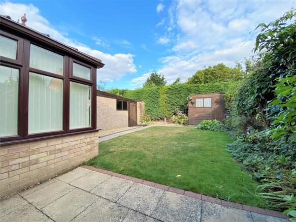 Well-Appointed Garden 897