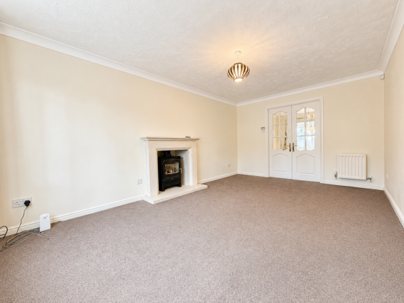 5 bed Detached for sale Image 4