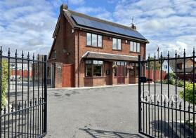 Huntlands, Uffmoor Lane, Hayley Green B63 1DJ