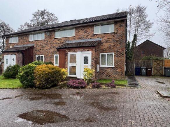 2-bed flat on Meadow Bank, Penwortham, Preston, £100,000